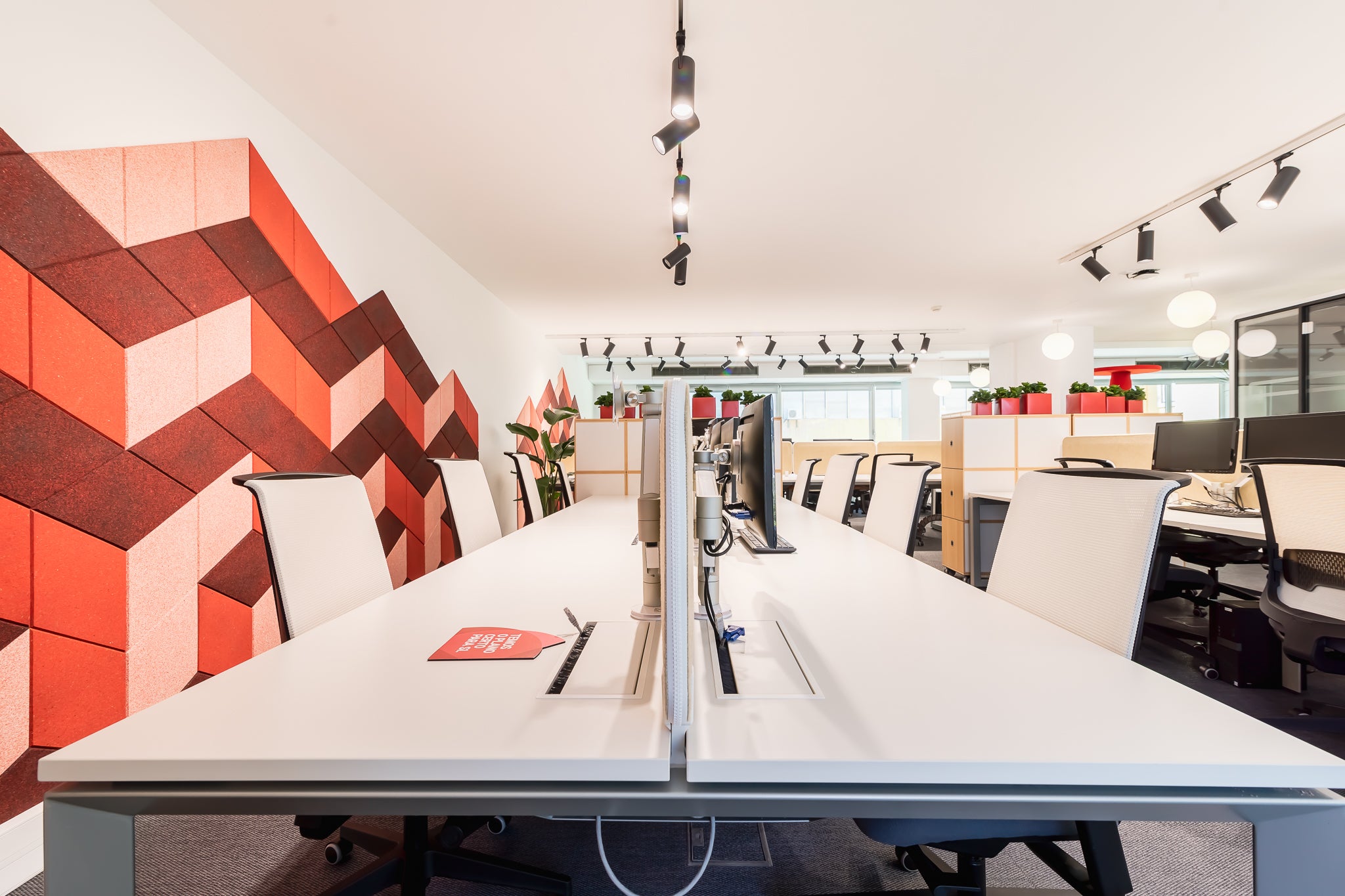 eco tile made from shoe soles with acoustic and thermal features